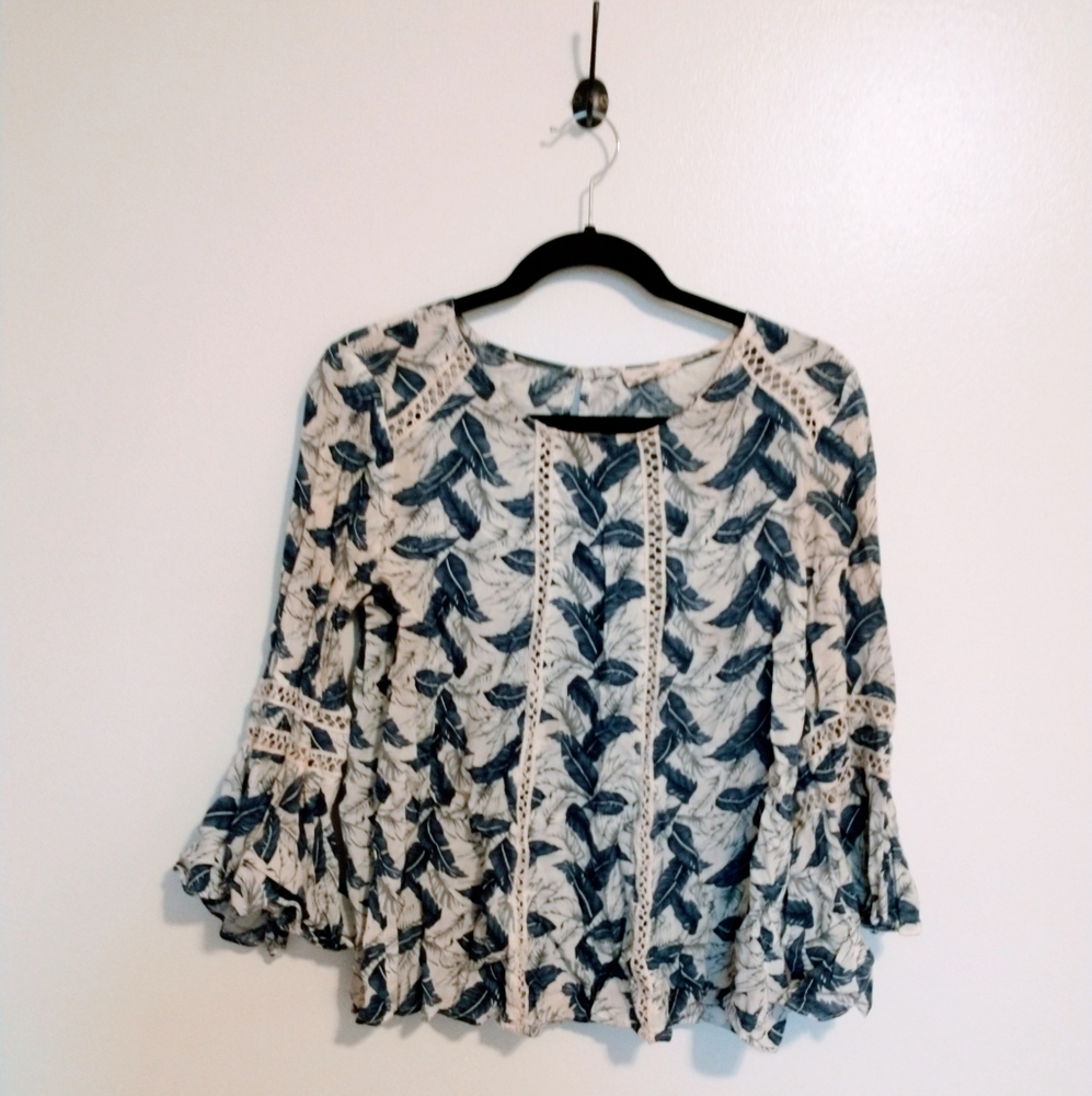 Entro blouse lace bell sleeve